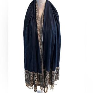 🔥🔥Tan And Blue Reversible Scarf With Tassels On The Ends. Versatile